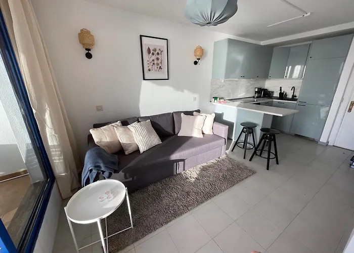 شقة Sunny Seaview Modern - Pool And Access *
