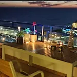 Sunny Seaview Modern - Pool And Access Apartment