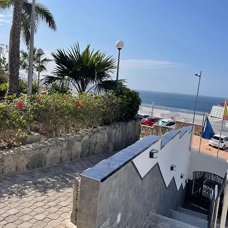 Sunny Seaview Modern - Pool And Access Apartment