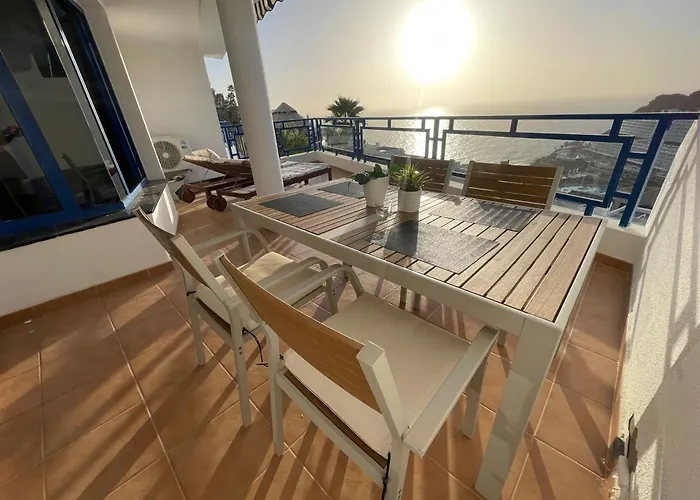 Sunny Seaview Modern - Pool And Access Apartment