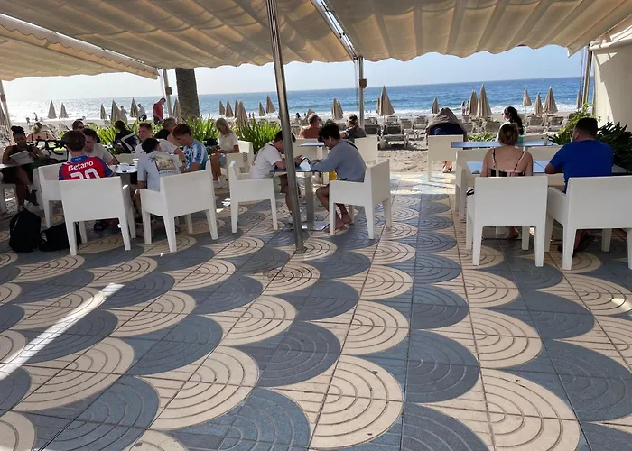 Sunny Seaview Modern - Pool And Access Apartment