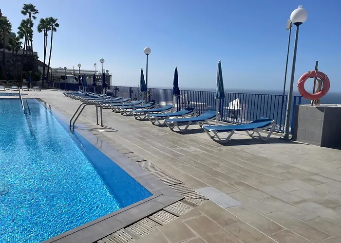 Sunny Seaview Modern - Pool And Access Apartment